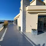 C010 - Magnifique Appartement Toit Terrasse