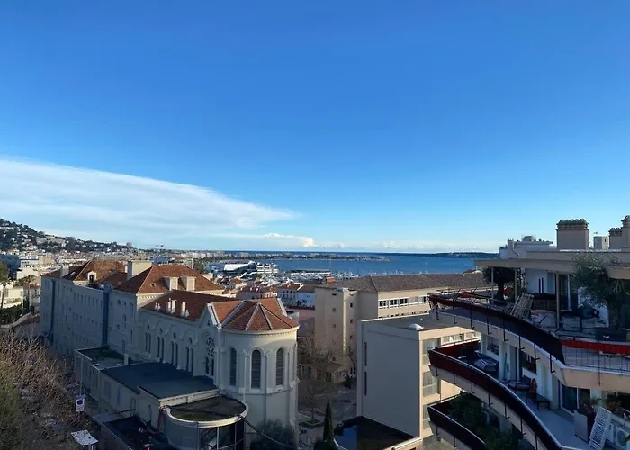 C010 - Magnifique Appartement Toit Terrasse